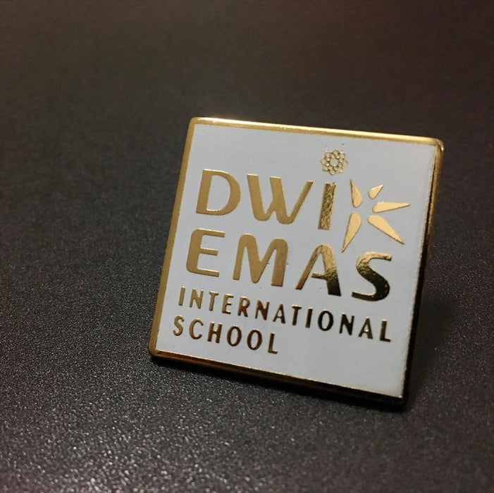 Dwi Emas International School Logo Collectible Pin